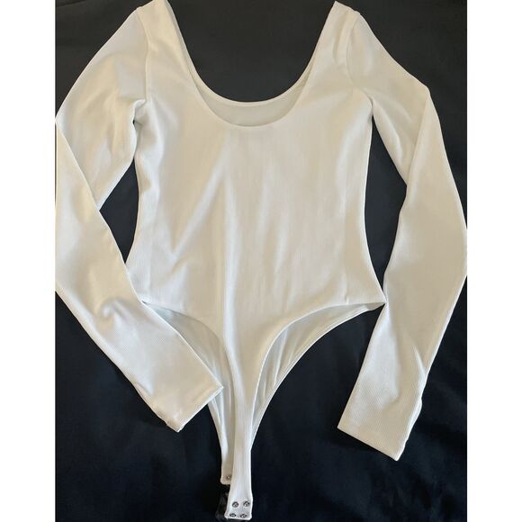 Alice and Olivia Rhys Ballet Neck Bodysuit in White size Medium - Picture 5 of 6